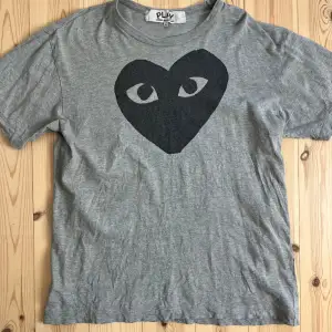 Gray cdg t shirt  Slightly faded print  Fits like a L 