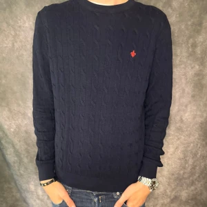 Morris tröja  -  // Morris tröja | Nyskick | Storlek: M | Nypris runt 1600kr | Kontakta för fler frågor eller funderingar // Deluxecloset