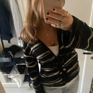 zebra teddyjacka - Ny med väldigt bra skick. Inga defekter knappt andvänt ❤️❤️ pris kan diskuteras