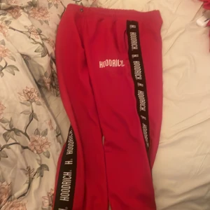 Tracksuit  - Skön unik hoodrich dress ny pris 1,7 knappast använd bra skick, kan gå ner i pris vid snabb affär 