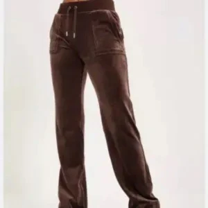 Juicy byxor brun  - God skick, ända som fattas är snöret till byxorna annars e dem jätte bra!