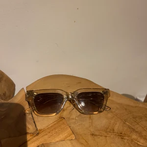 Solglasögon Chimi 11 - Superfina solglasögon från Chimi i modellen 11 färgen ecru.   Nypris 1350kr. Box kan skickas med ☺️