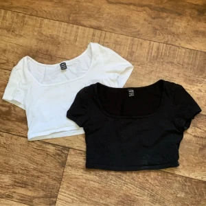 Två toppar  - Jättefina från shein i storlek S men passar nog även XS. Skriv om du har några frågor!💖