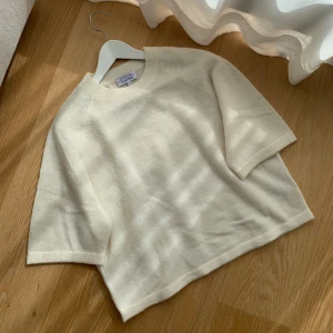 Other Stories vit tröja - Storlek S. Säljs pga flytt. Postas idag eller imorgon senast 💘