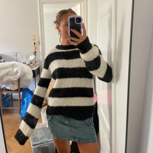 Stickad tröja - Så fin stickad tröja, är lite nopprig och så därav billigt pris! Storlek S