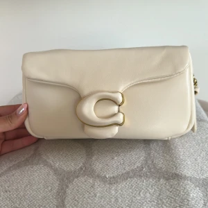 Coach väska beige  - Inte äkta coach väska  Beige färg 