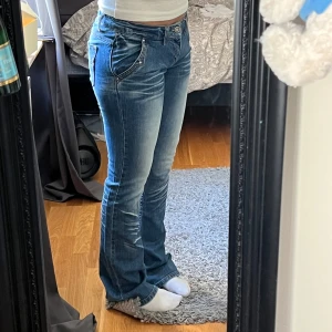 lågmidjade jeans - bootcut jeans💕 midjemått: ca 39 innerbenslängd: ca 85