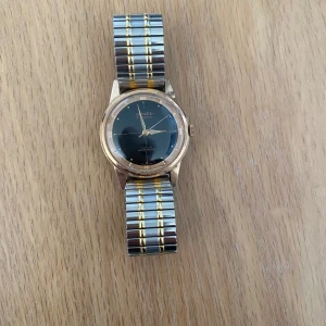 Sunex 21 jewels klocka -  En väldigt fin mekanisk utklocka från märket sunex. Den är i väldigt bra skick. Tveka inte att höra av er vid funderingar. 