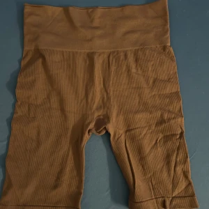 Korta leggings - De skön och bra för träning. Knapt användt.