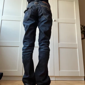  Coola jeans - Super söta jeans som var tyvärr förstora, har små unika detaljer som jag älskar. Pris går att diskutera, skriv för mått och andra funderingar 💞
