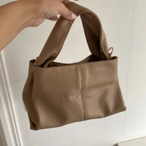 Brun väska  - Aldrig använd! Pris kan diskuteras vid snabbt köp 