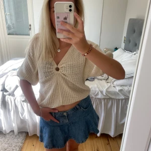 Stickad topp  - Snyggaste stickade toppen med cool detalj❤️😍 perfekt sommar topp till skolan