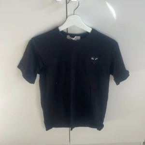 Äkta play tröja - Använd men inga skador eller liknande,kan både va kvinna eller man.