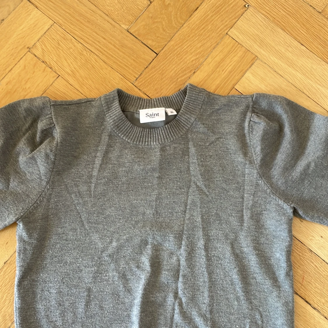 Grå tjocktröja  - 90