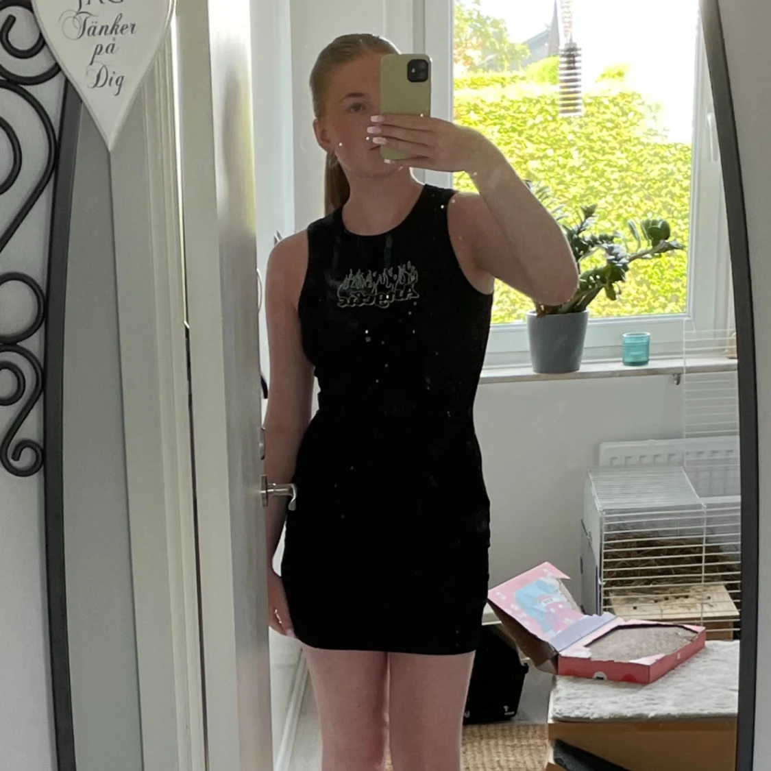 Svart ärmlös klänning från H&M Divided