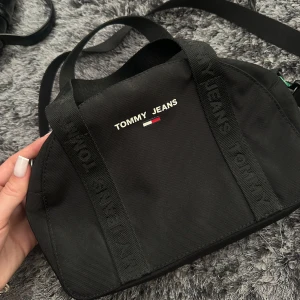 Liten väska från tommy hilfiger -  aldrig använd