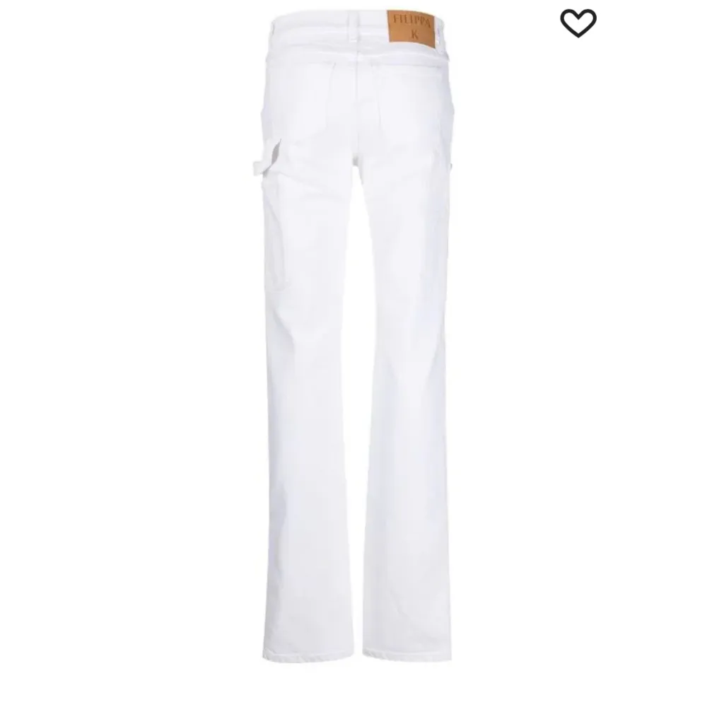 Så snygga CARPENTER - JEANS från FILIPPA K. Använt en gång så de är som nya. Str 36. Köpta för 2700kr. Jeans & Byxor.