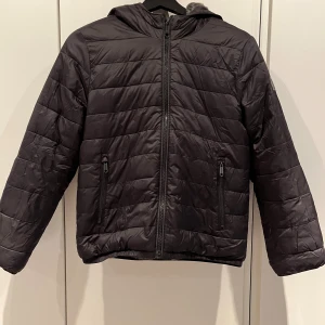 Vinterjacka - Varm och go vinterjacka grå Abercrombie stl. 11/12 år. Jättefint skick.