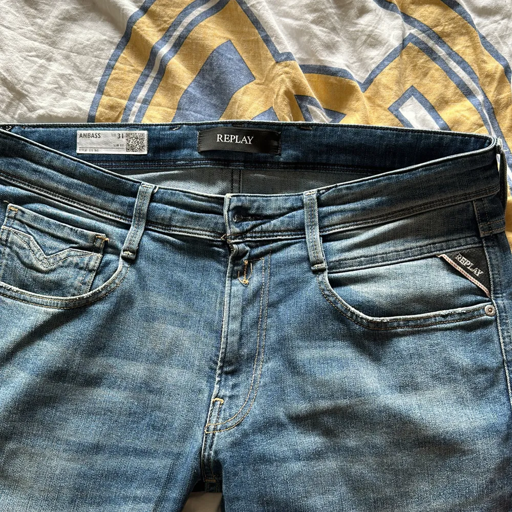 Replay anbass i storlek W31 slim fit Använda Max 2 gånger  Köpt på replay för 1200 mitt pris 800. Jeans & Byxor.