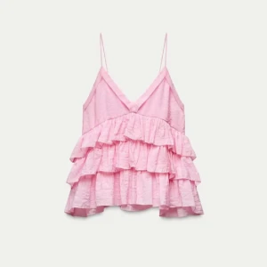 Topp - Superfin topp som bara används en gång som precis som ny!💗perfekt till många tillfällen!