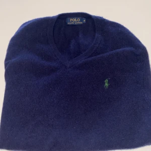 Ralph Lauren tröja - Riktigt fet Ralph Lauren tröja 🌊☀️ tröjan är i bra skick. Hör av er vid frågor och funderingar 