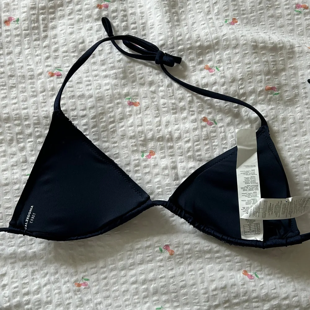 Superfin bikini topp från Calzedonia, med paljetter. Aldrig använd, endast tvättad en gång . Övrigt.