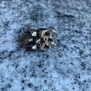 Edblad ring💗 - Säljer denna jättefina ringen från Edblad, den är i ett väldigt bra skick och är i storlek 17,5❤️