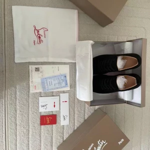 Louboutin - Helst nya loubs säljs. Helt nya och aldrig använda.  Kom privat för mer info