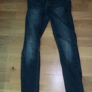 Mörkblå jeans - Snygga jeans ifrån DRDENIMjeansmakers