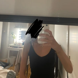 Svart vringat ribbat linne - Svart vringat ribbat linne