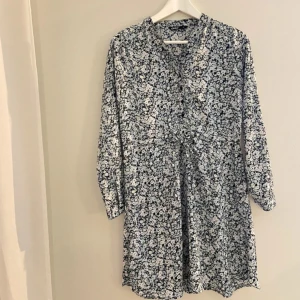 Klänning från ONLY - Mycket fint skick 