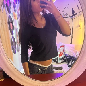 Trekvartsärmat tröja med palijetter - Trekvartsärmad tröja med palijetter! Skriv för fler frågor!🩷Pris kan alltid diskuteras🥰