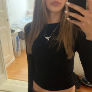 Glittrig svart topp - Snygg svart glittrig topp❤️‍🔥