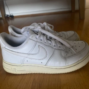 Nike air force 1  - Ett par nike air force one skor som ska säljas! 