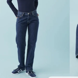 Jeans - Säljer dessa jeans från Gina tricot, då de är förstora för mig, de är använda fåtal gånger men är gott skick. Skriv om du har frågor eller vill ha fler bilder💞 Nypris: 499kr