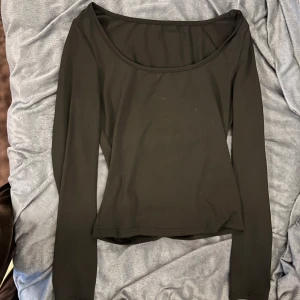 Långärmad teöja - svart lång ärmad tröja i typ tights material