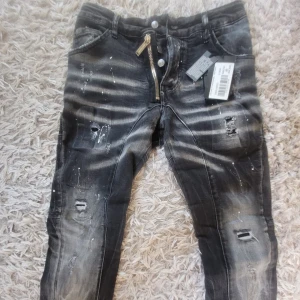 DSQUARED2 JEANS OANVÄNDA - Köpt i Barcelona 2020, 750€ Storlek XS size 44 waist 76  Skriv för frågor