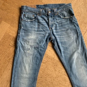 Dondup jeans - Dondup jeans[] slitningar vilket är populärt[]Modell-Jar[]Pris kan diskuteras MVH 
