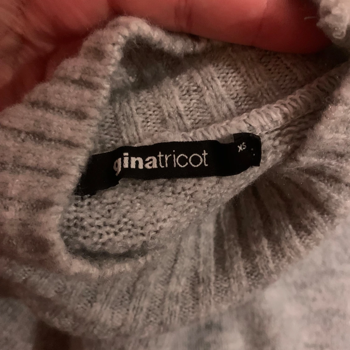 Grå stickad tröja  - 90