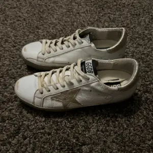 Golden Goose i storlek 41. Väldigt fint skick. 