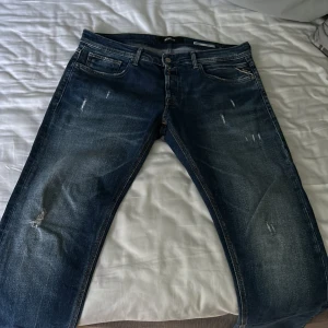 Replay jeans - Säljer dessa snygga jeans, andvända fåtal gånger så dom är i nyskick, köpta för 1800kr