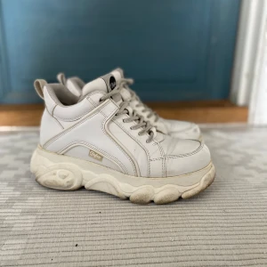 Buffalo skor - Buffalo skor storlek 37 i okej använt skick 