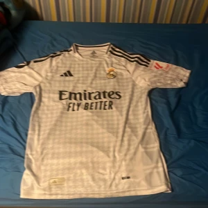 Fotboll tröja  - Helt ny 