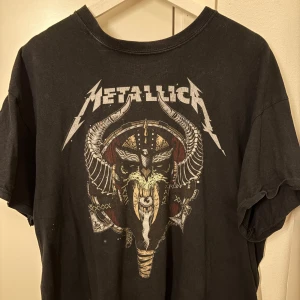 Oversized Metallica T-shirt  - Säljer denna feta Metallica T-shirt då den inte är min stil längre💕är i gott skick