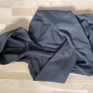 Sail Racing Hoodie  - Perfekt skick. Nypris: 1500 kr 