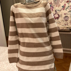 Randig tröja  - Storlek xs fint skick 