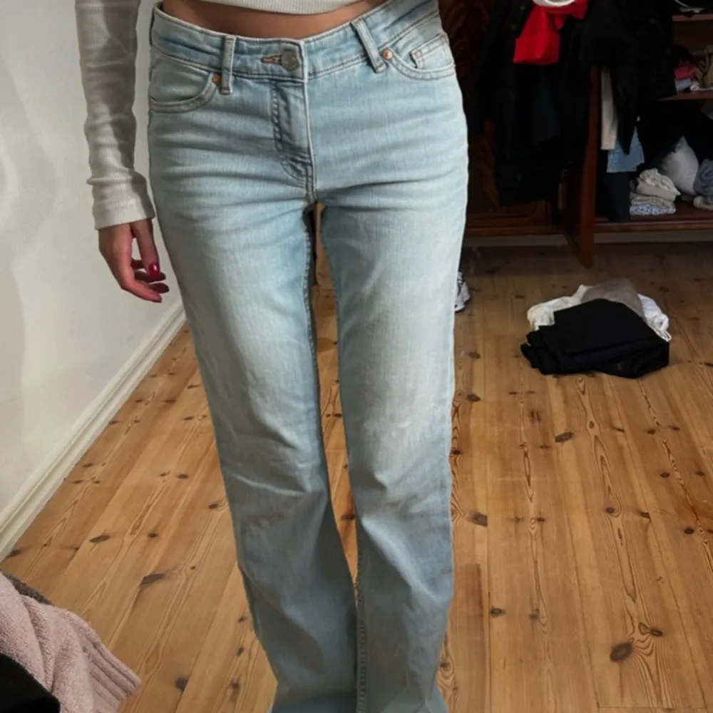 Assnygga jeans från Kappahl. Säljer då den inte används. W24 L32. Skriv för frågor. Väldigt bra skick.💕💕. Jeans & Byxor.