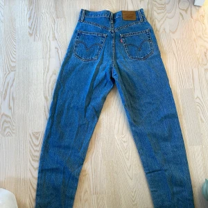 Levis jeans - Jeans från Levis modellen High Loose Taper. Nyskick. 