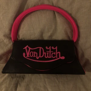 Väska! - Fin väska med rosa detaljer, fint skick!   