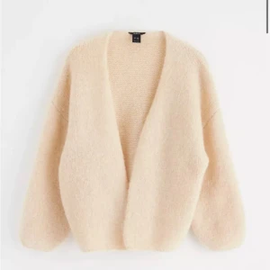 Lindex kofta  - Säljer då den inte kommer till användning, storlek m-l men liten i storleken. Använd fåtal gånger❤️